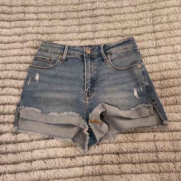 Light wash Good American "good curve" high waisted jean shorts size 27. - Picture 4 of 11